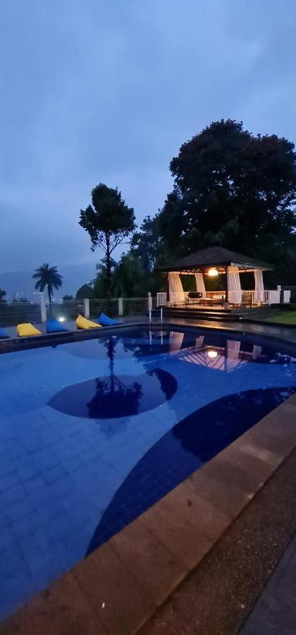 Villa Aurora Tjisarua Exterior foto