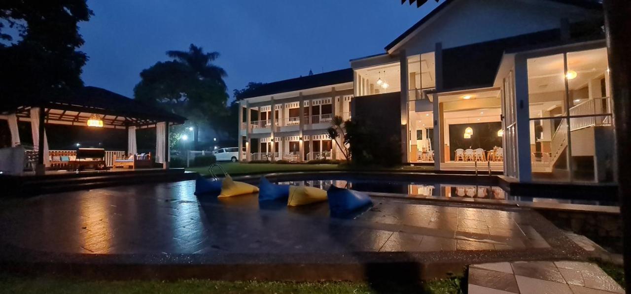 Villa Aurora Tjisarua Exterior foto