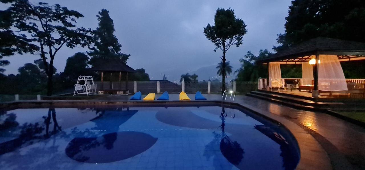 Villa Aurora Tjisarua Exterior foto
